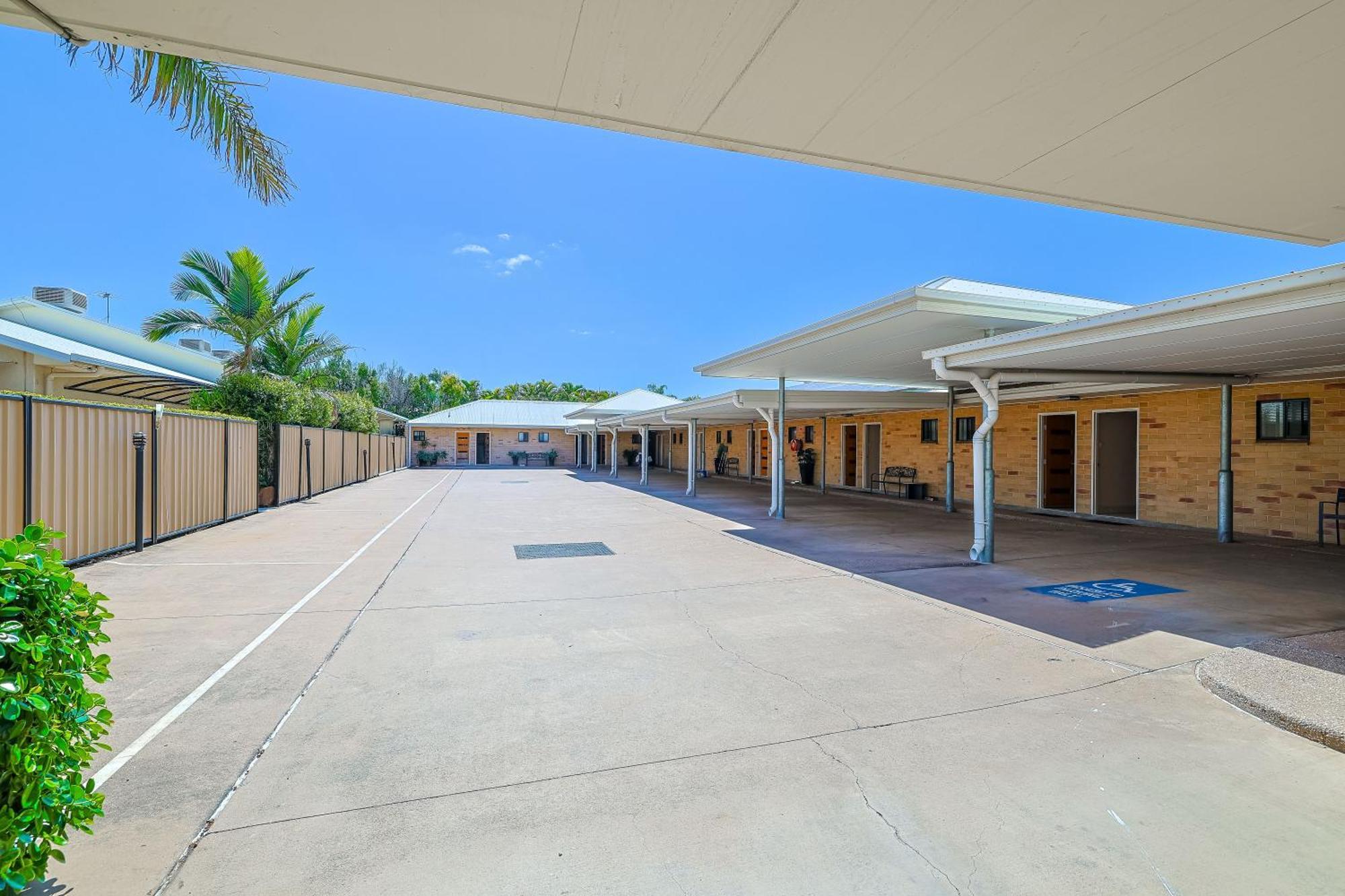 Emerald Central Palms Motel Exterior photo